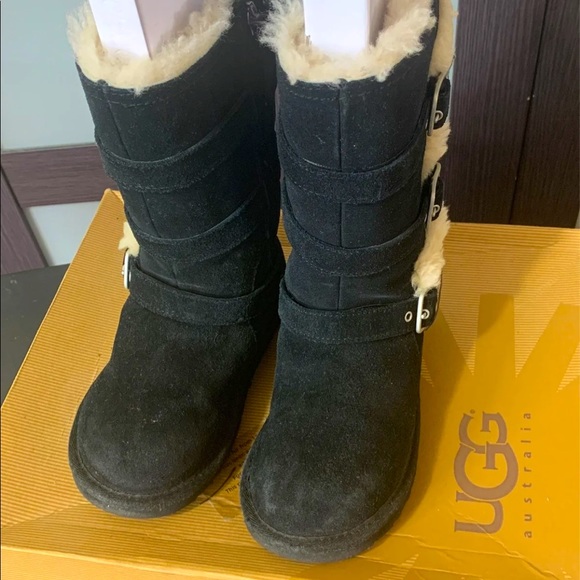 UGG Boots - Picture 1 of 6
